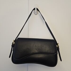 Elegant Black Leather Shoulder Bag